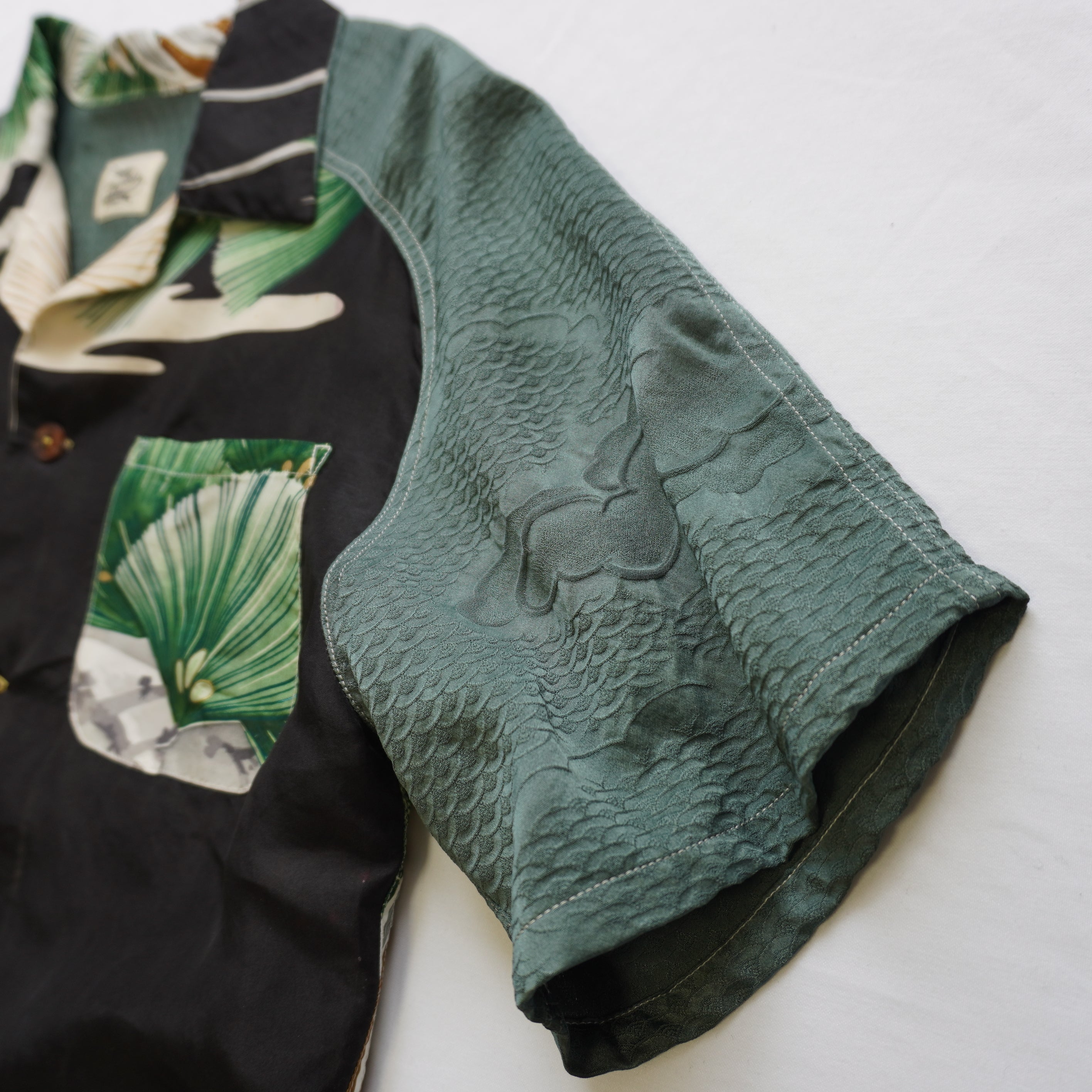 着物アロハシャツ　産着　鷹刺繍　Lサイズ　CA93